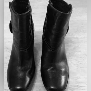 CLARKS Artisan Black Leather Zip Ankle Fashion Boots